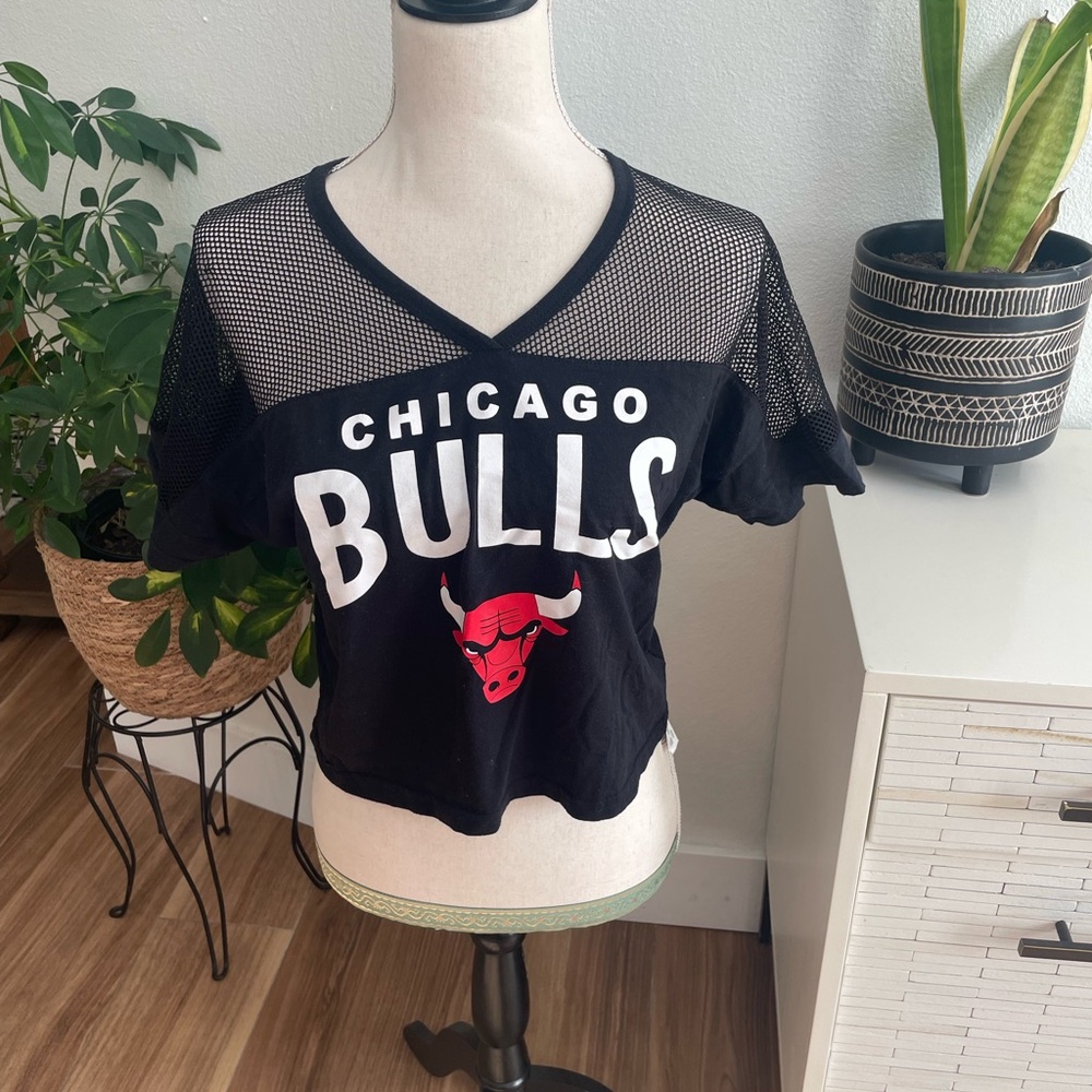 NBA Chicago Bulls black red mesh cropped boxy tshirt sz Medium #66 basketball